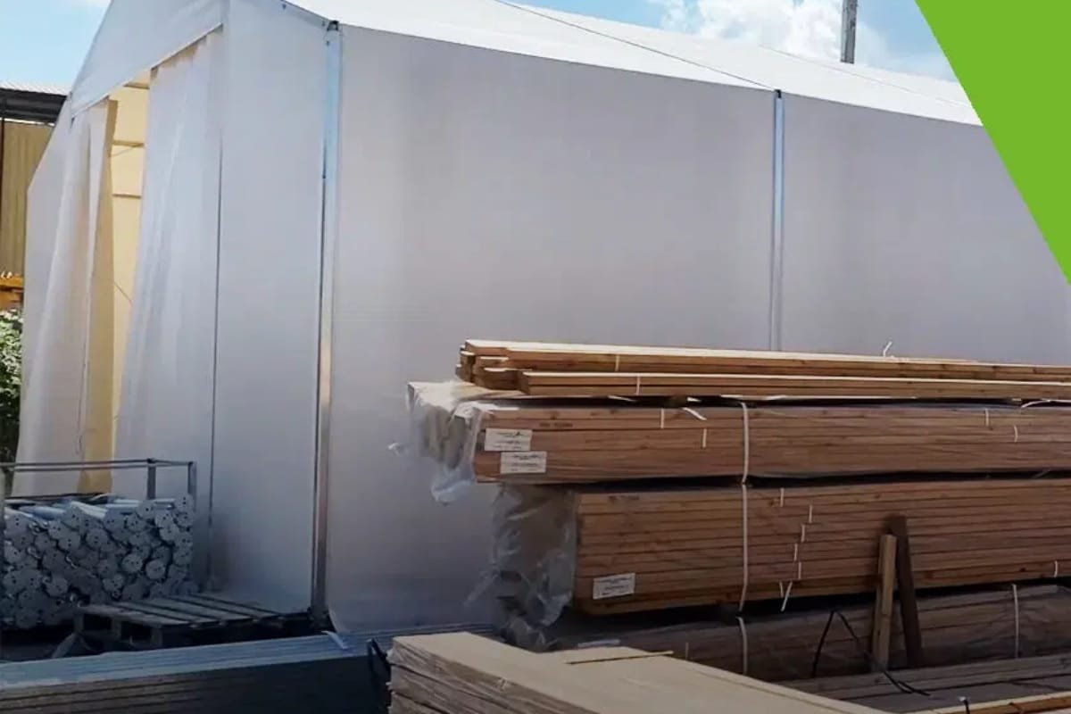 Hur installerar man ett tälttält på skruvpålar?